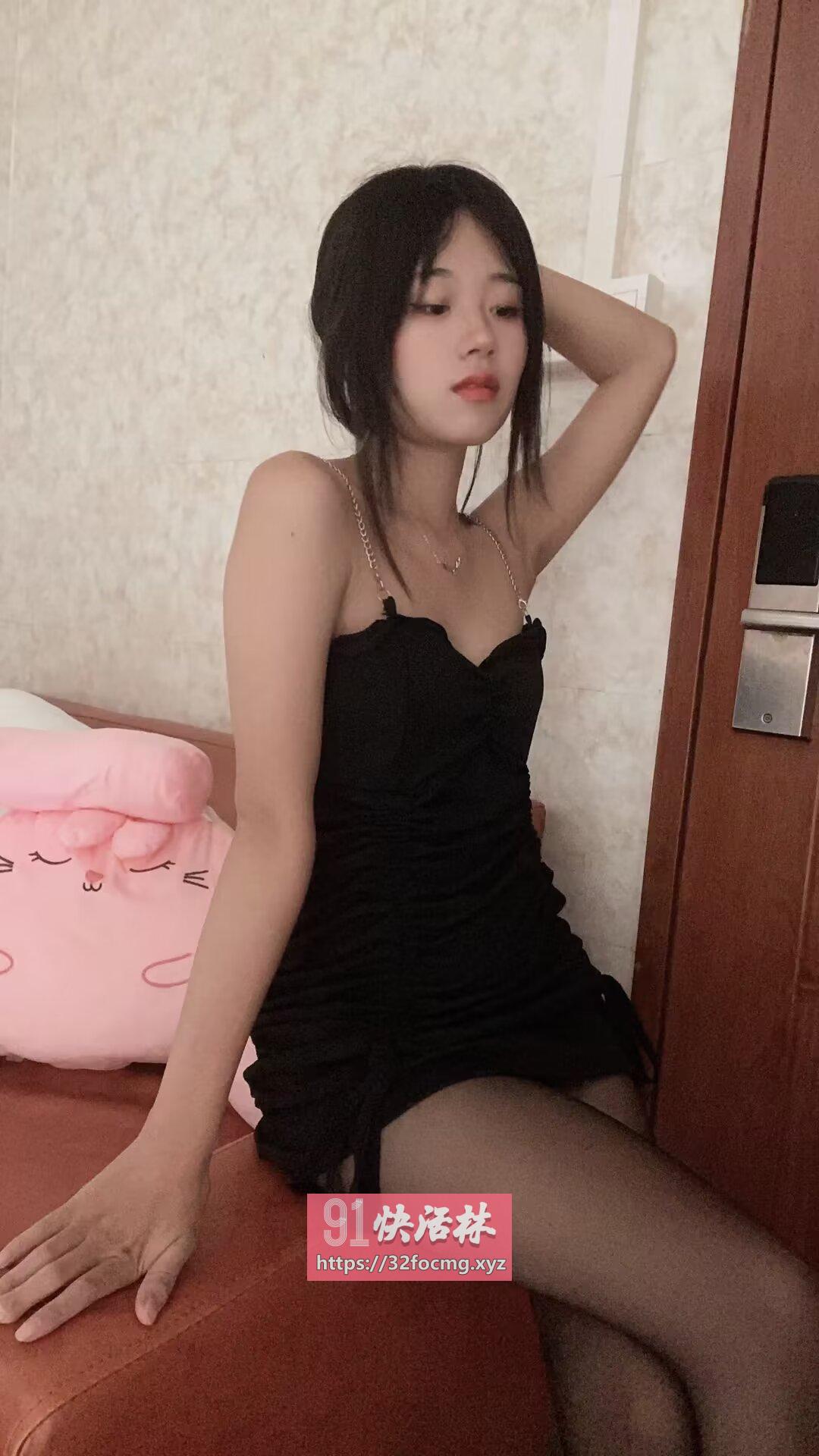 白嫩嫩长腿 会夹 水多刚下海兼职