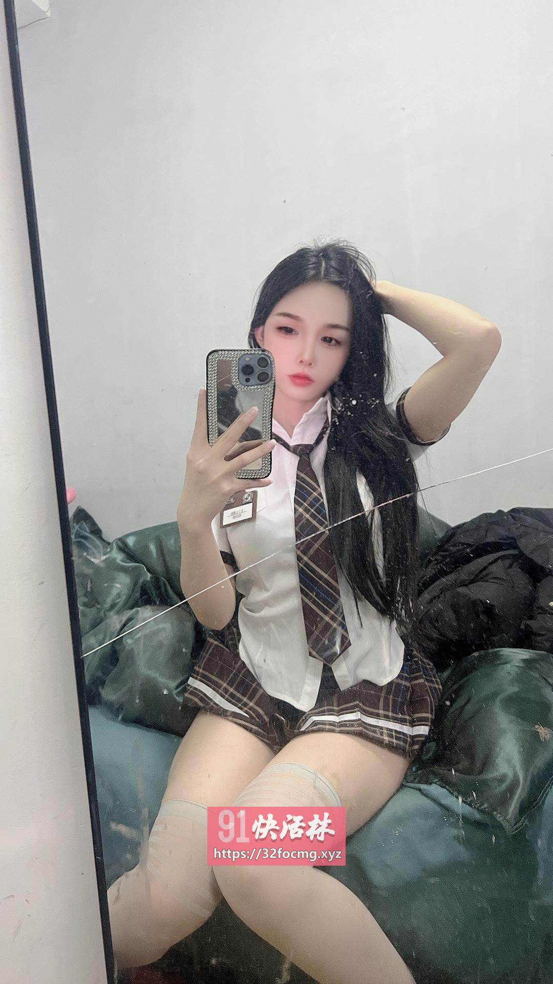 口爆年轻貌美的嫩妹