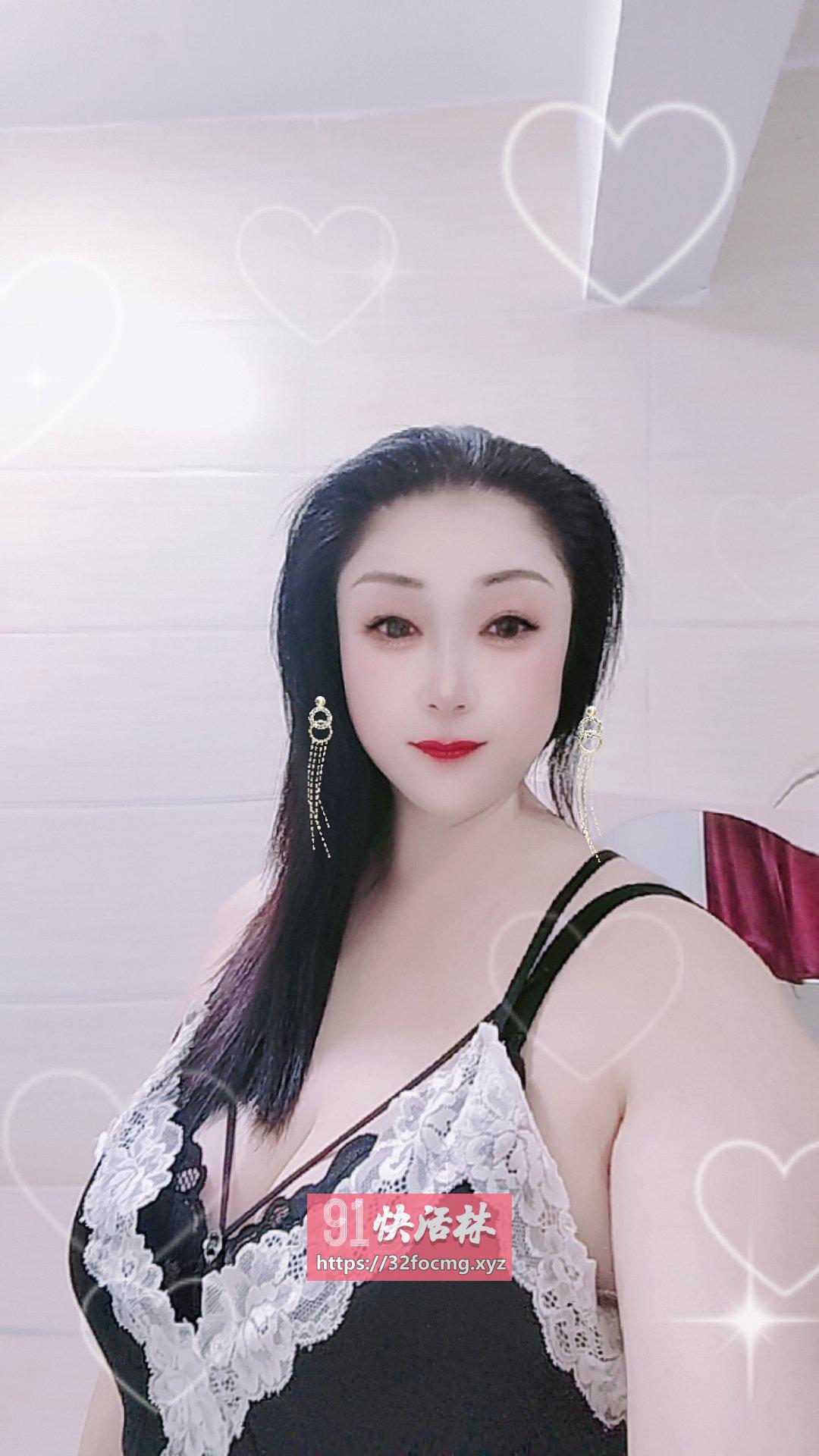 38D大胸泻火熟女