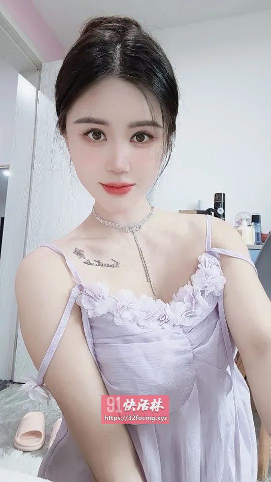 可深喉口爆的小嫩妹