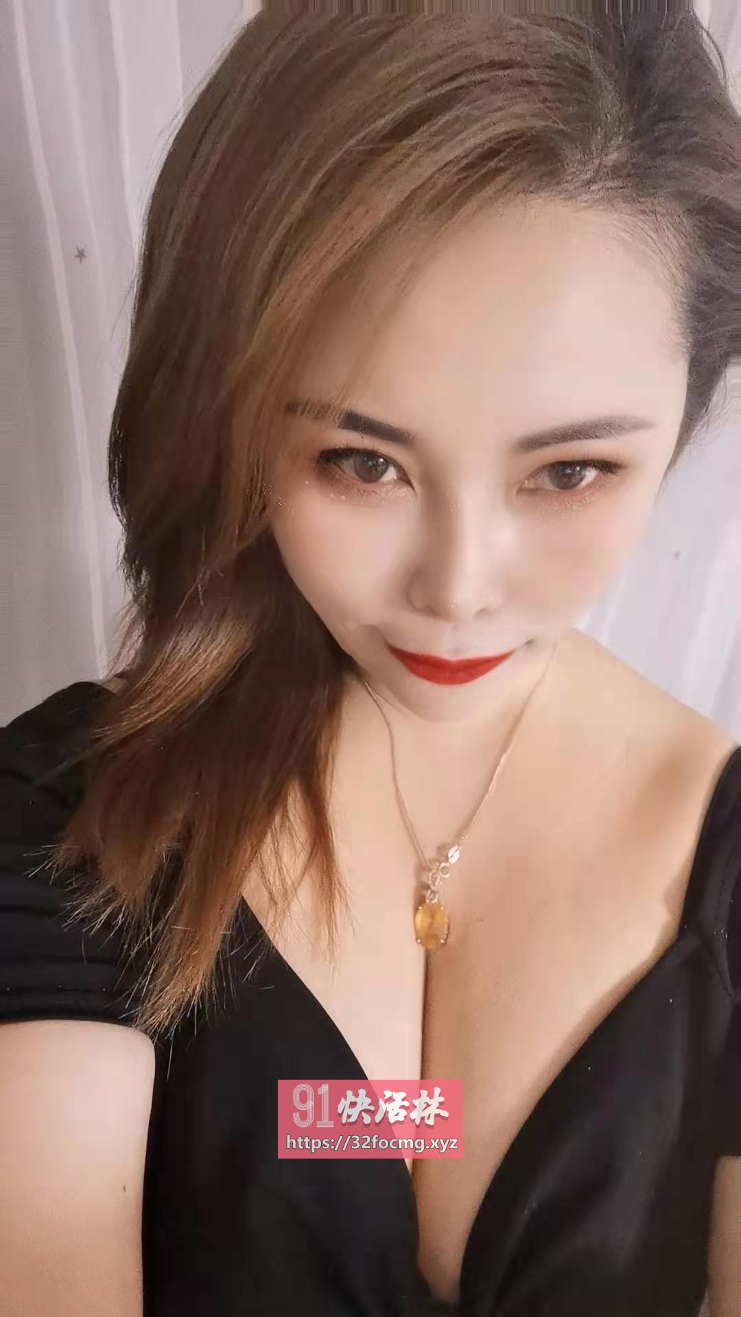 过年不回家白嫩小少妇