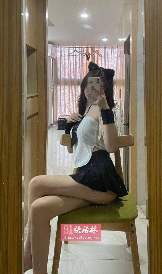 自主清纯白皙嫩妹