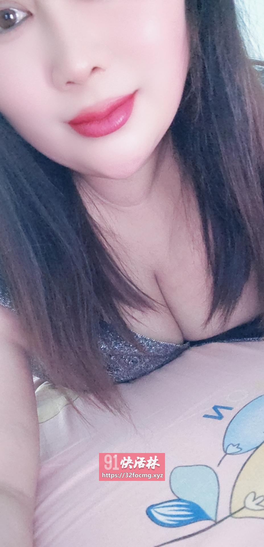 诱人大奶少妇