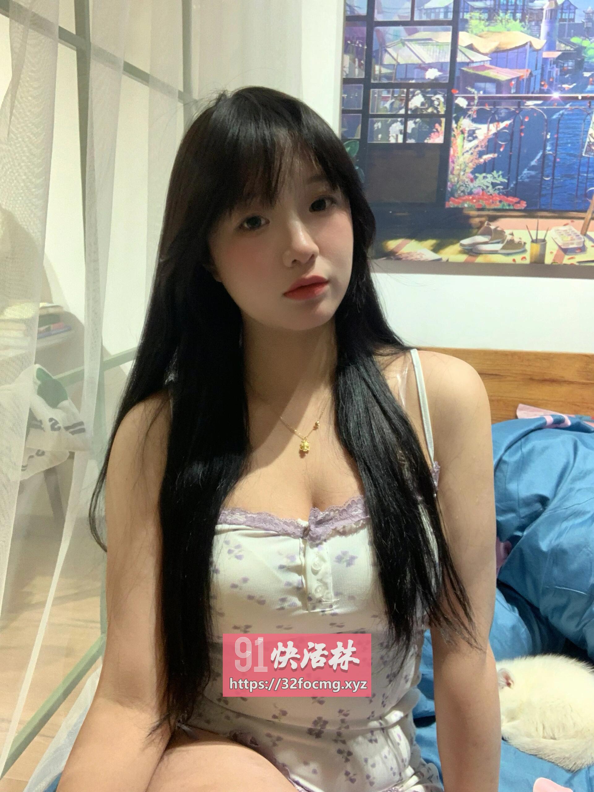极品微胖大熊粉嫩炮架子下面水流成河