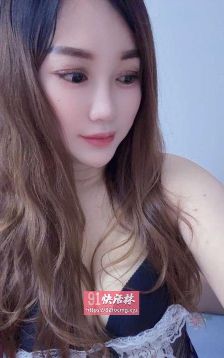 高挑白嫩巨乳