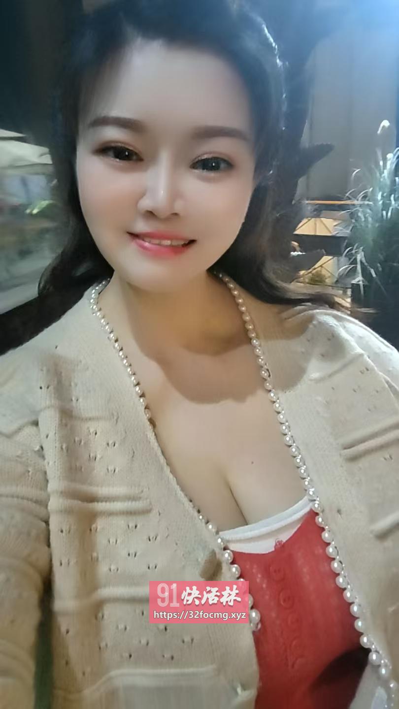 南湖白皙活好嫩妹