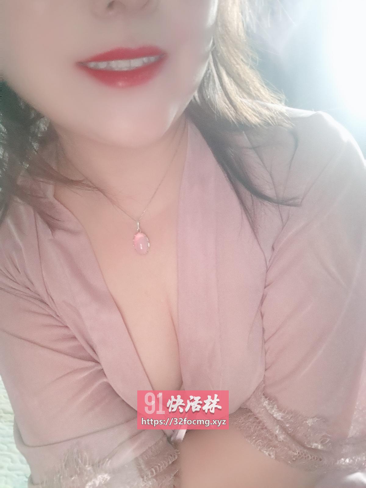 湖塘多情美少妇