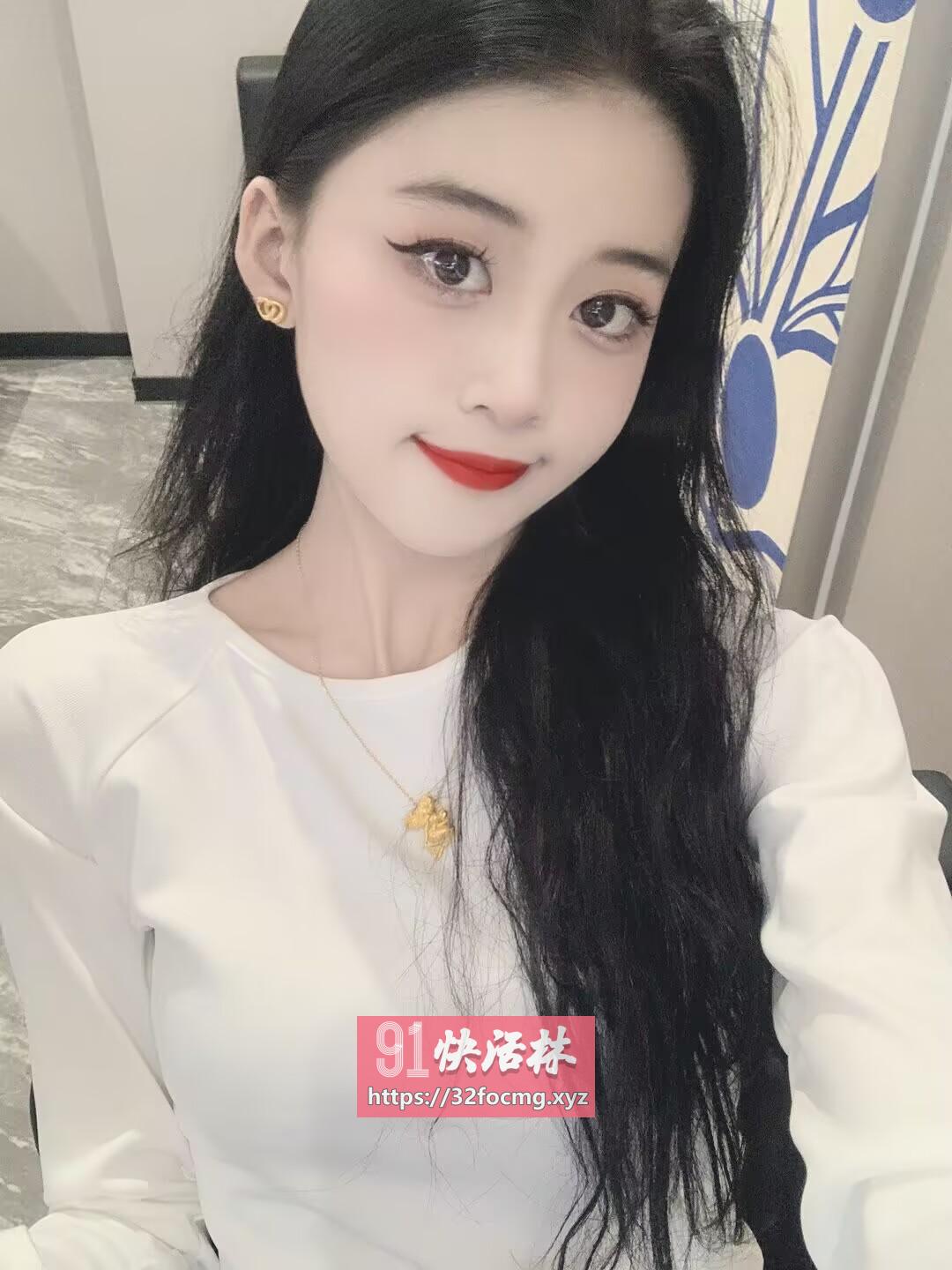 下新下水闷骚喷水少女