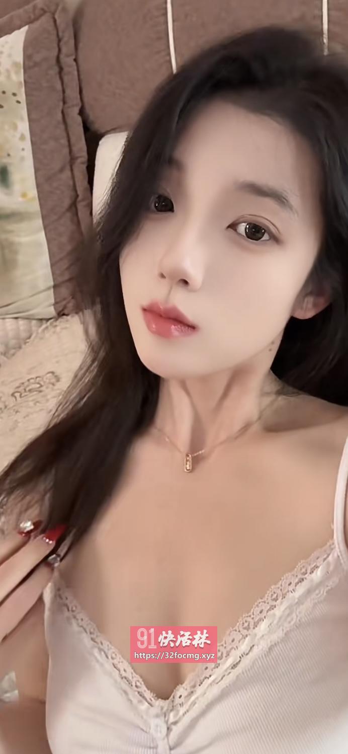 和平迷人大胸美女