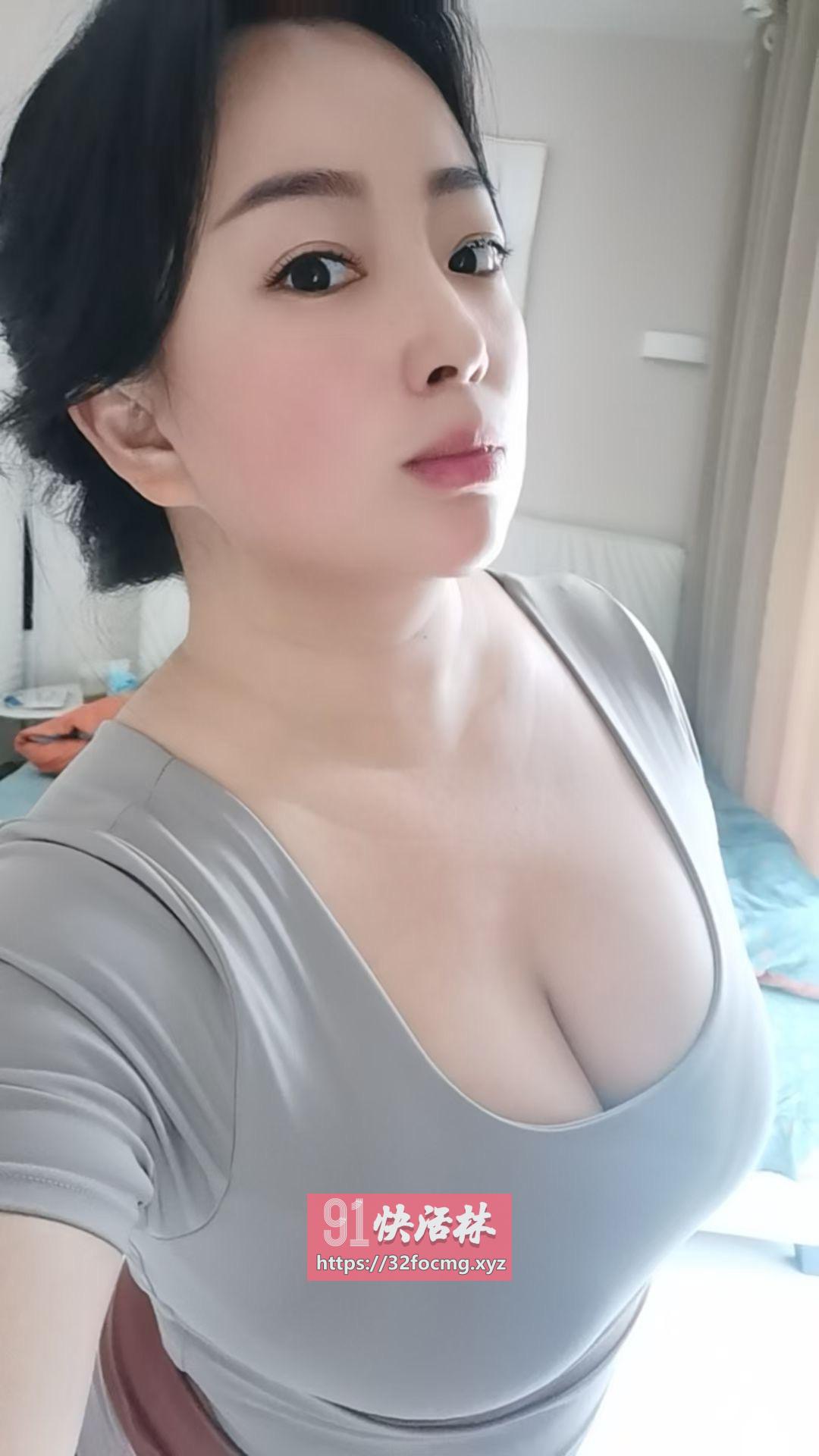 兼职性感骚货小爱