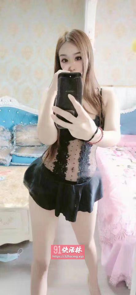 杏花岭瑜伽老师会一字马身材很棒