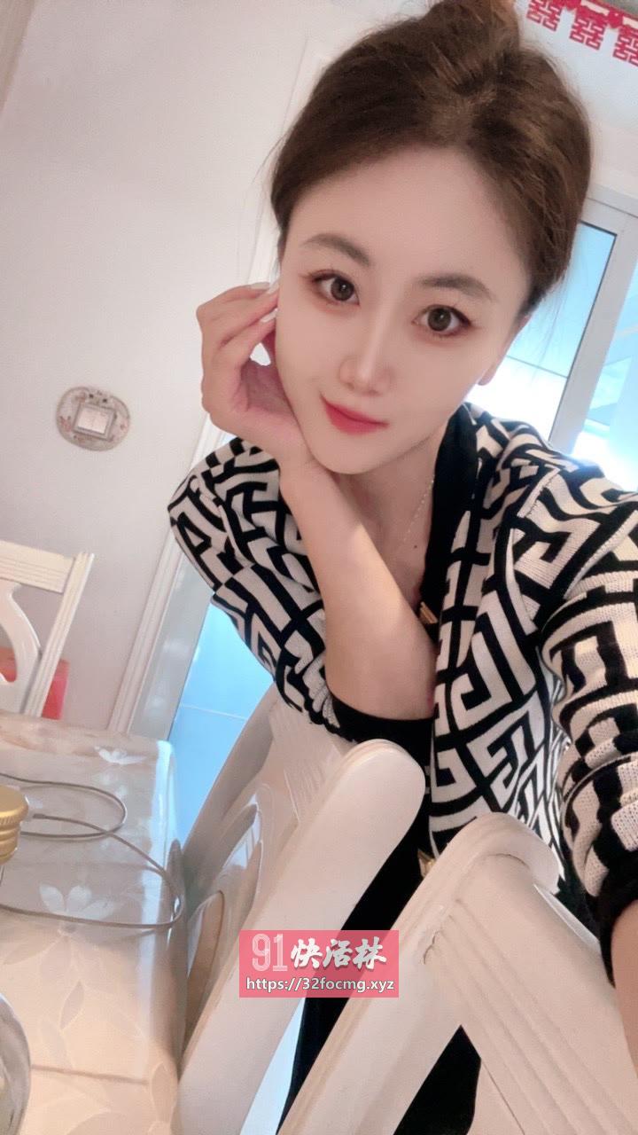 郑州风骚嫩妹胸大腰细