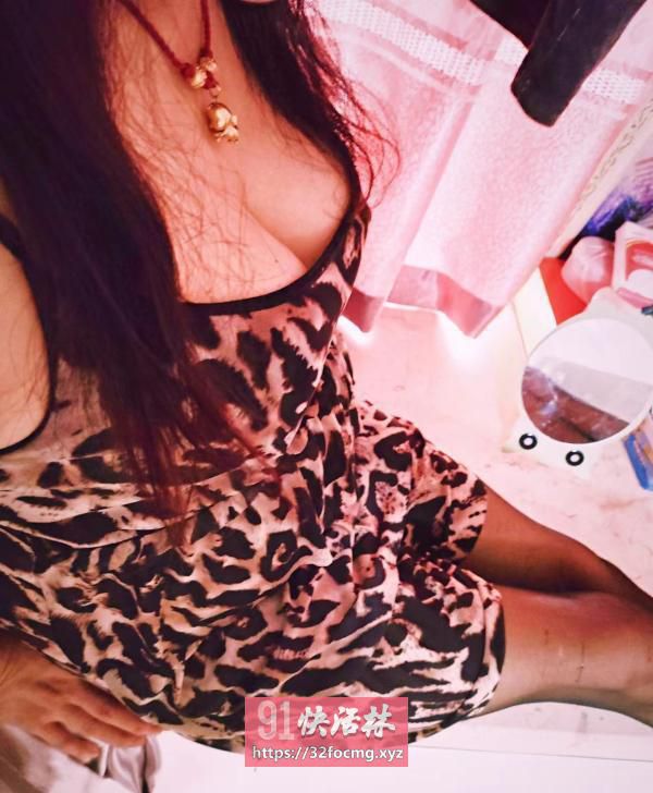 大胸泄火少妇