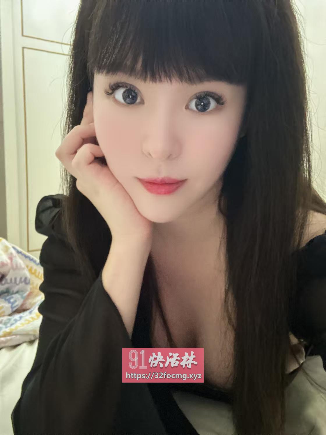 粉嫩大胸楼凤