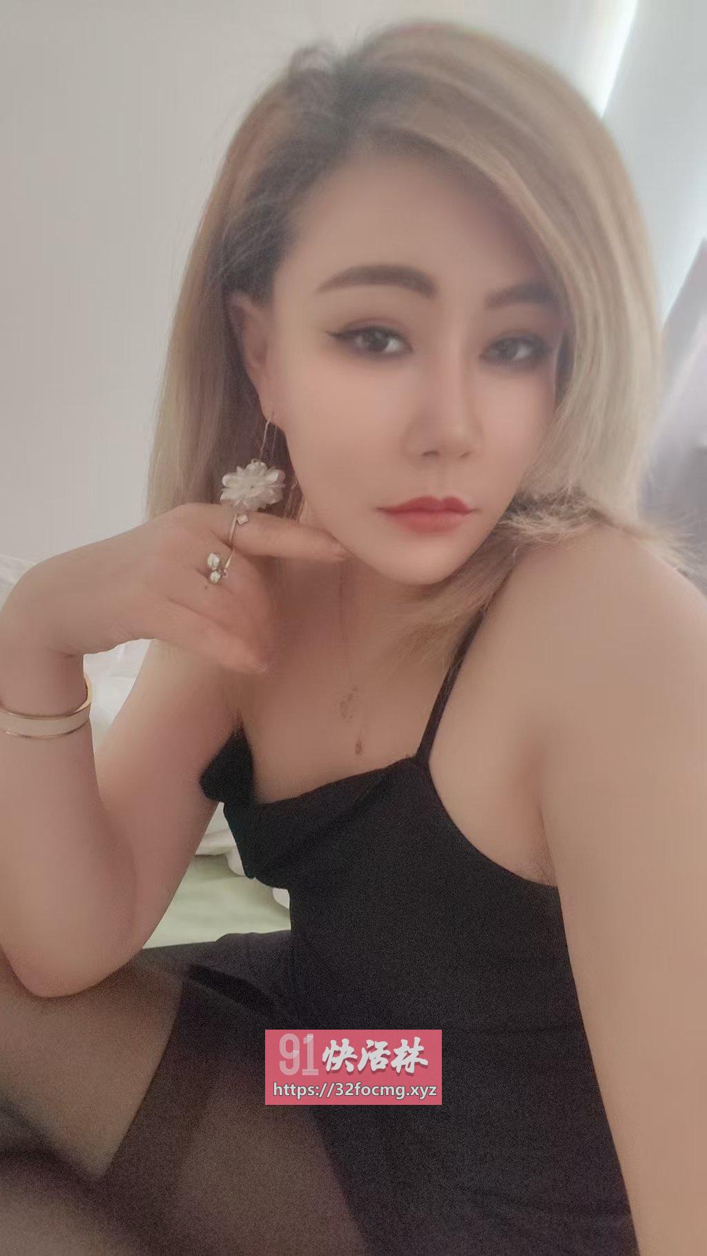 性感长腿美少妇