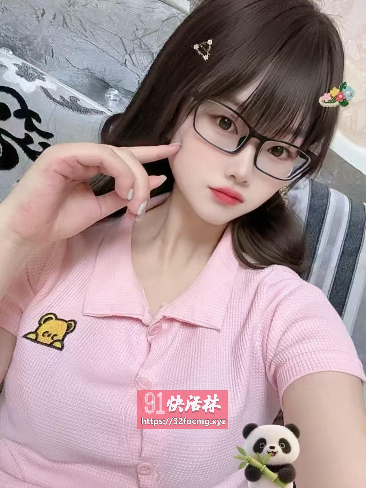 粉嫩多汁小骚妹