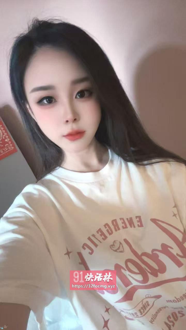 皇姑苗条白嫩大奶妹