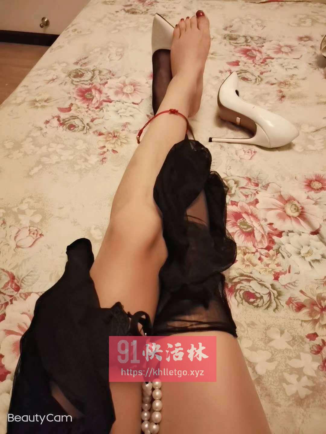 西山潮吹丝足少妇