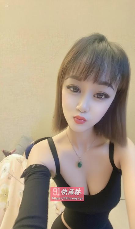 要求妹妹穿上情趣丝袜