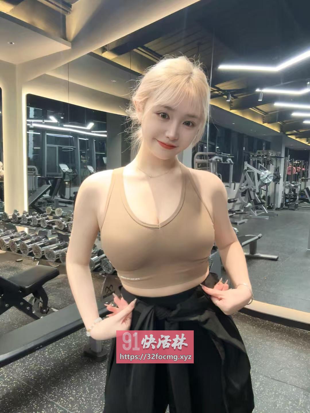 武侯36D巨乳健身御姐孜舒