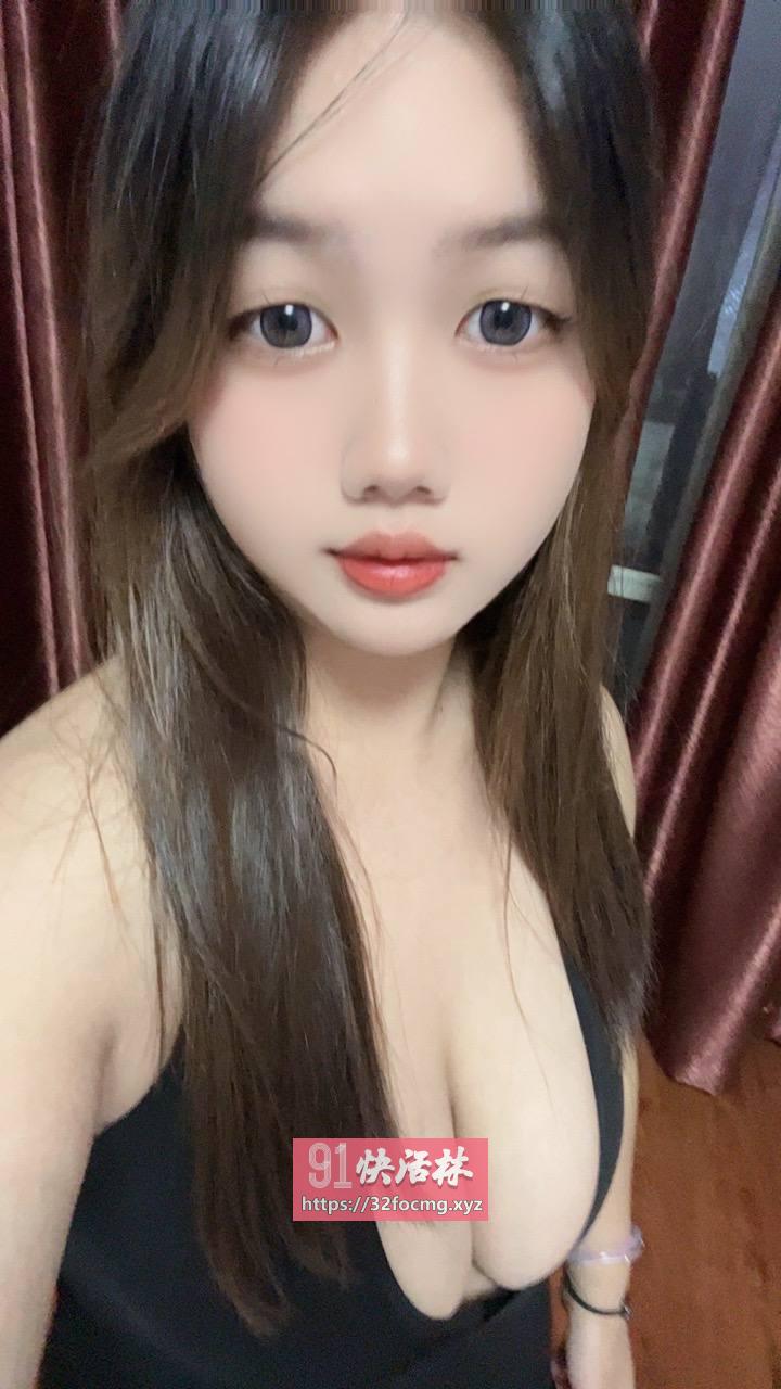 思明肤白勾引迷人大胸妹
