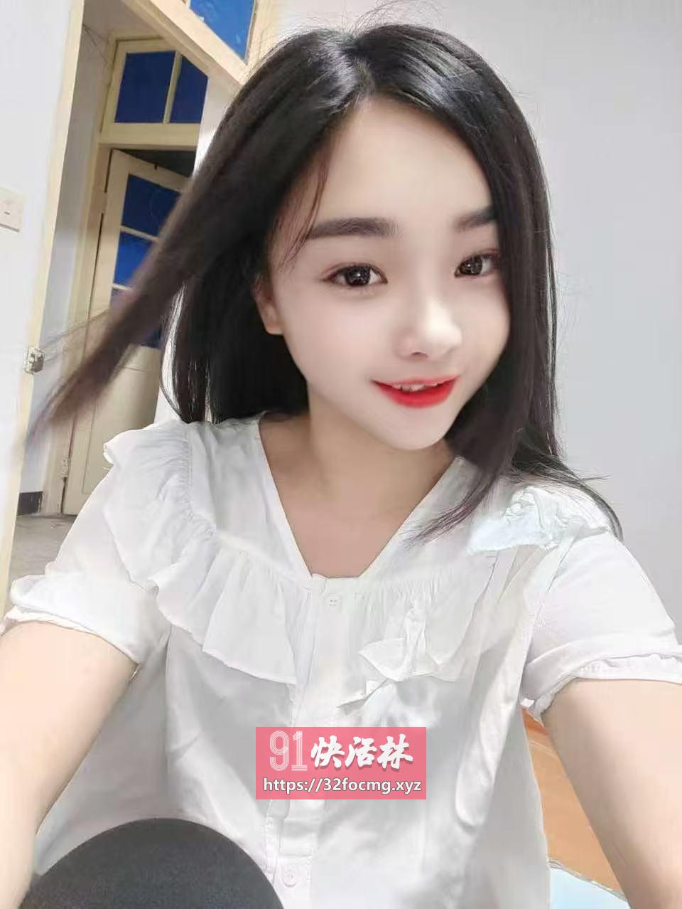 白皙甜美女友