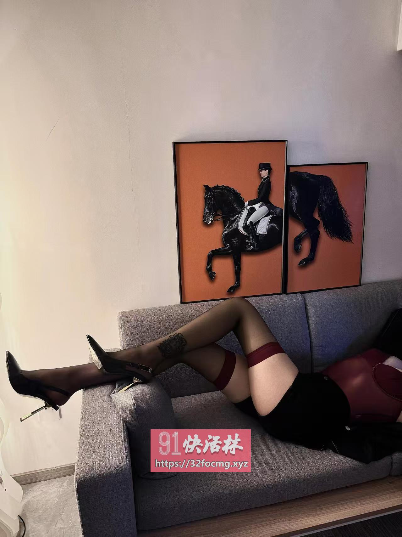 骚货逼紧润滑大胸长腿叫声淫荡