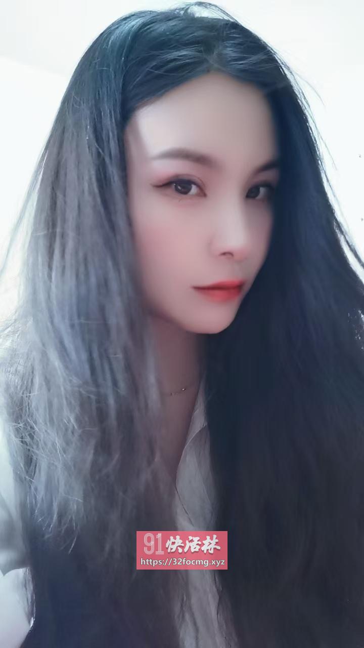 汉口火车站小女人
