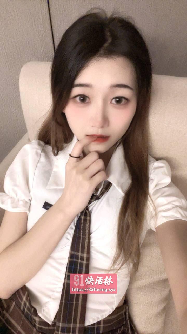 上粉下紧的小骚妹