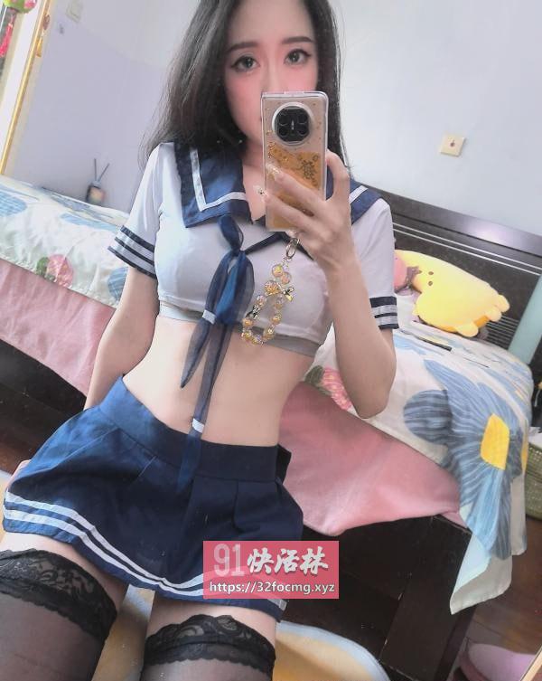 白云身材很棒小姐姐