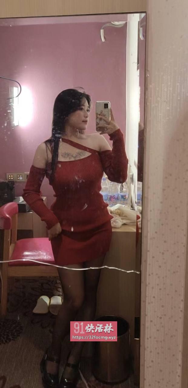 黑丝白虎兼职小妹