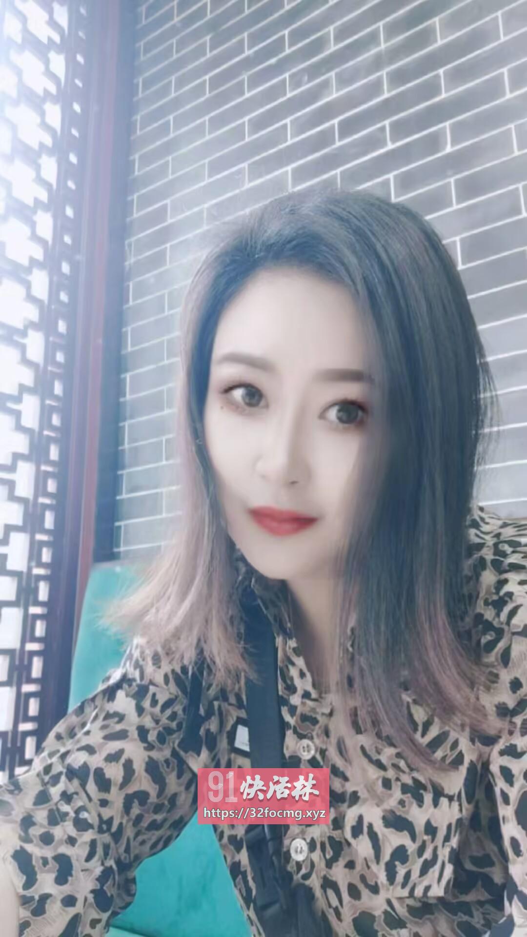 微胖丰满大奶少妇