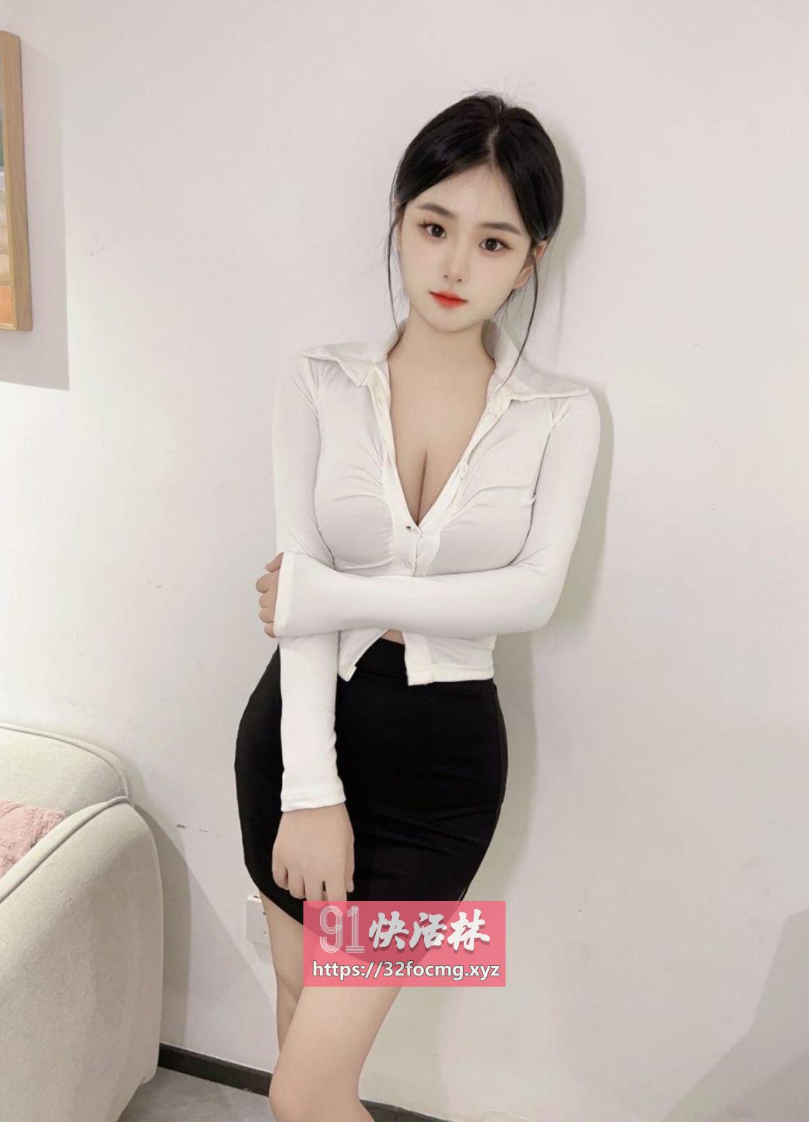 娇小美腿白领骚货口活一流