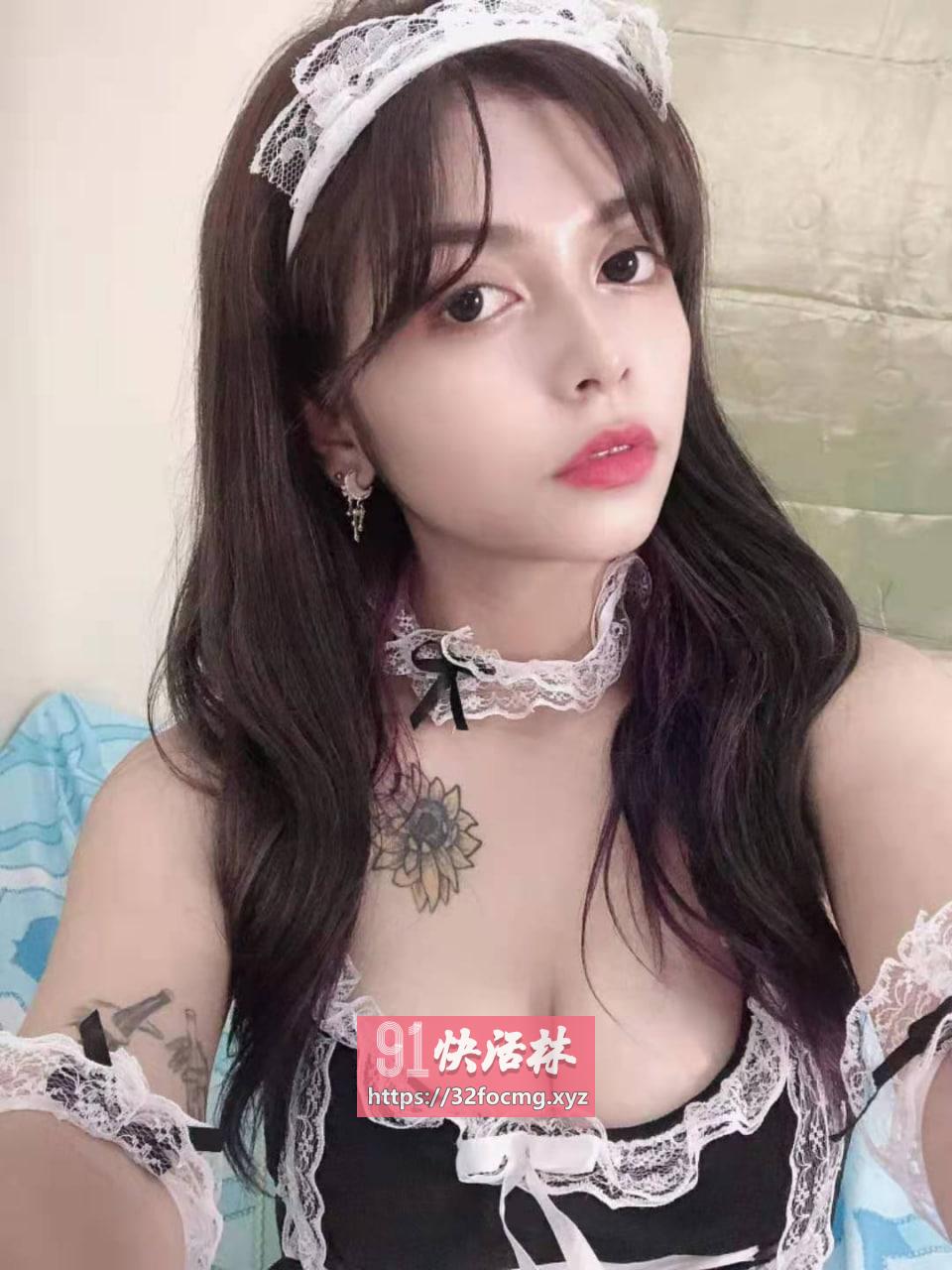 蜜桃粉嫩多汁小妹妹