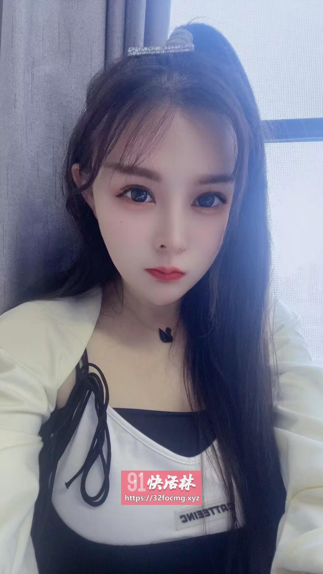 魅惑笑容纯欲女友