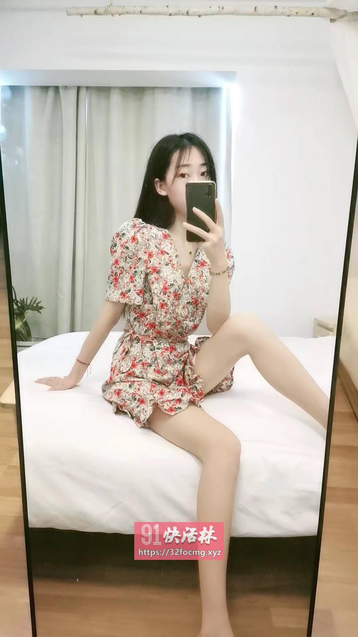 清纯甜美小嫩妹