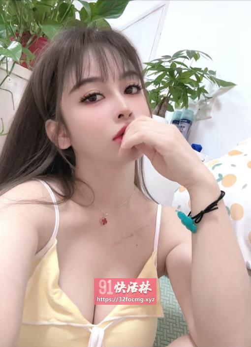 纯情大胸闷骚少女