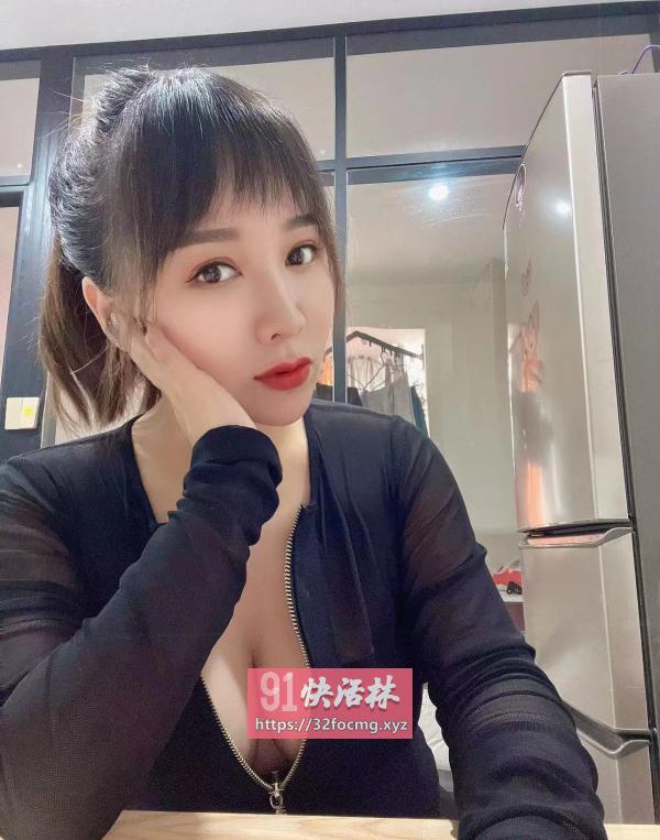 性感丰满辣妹小姐姐