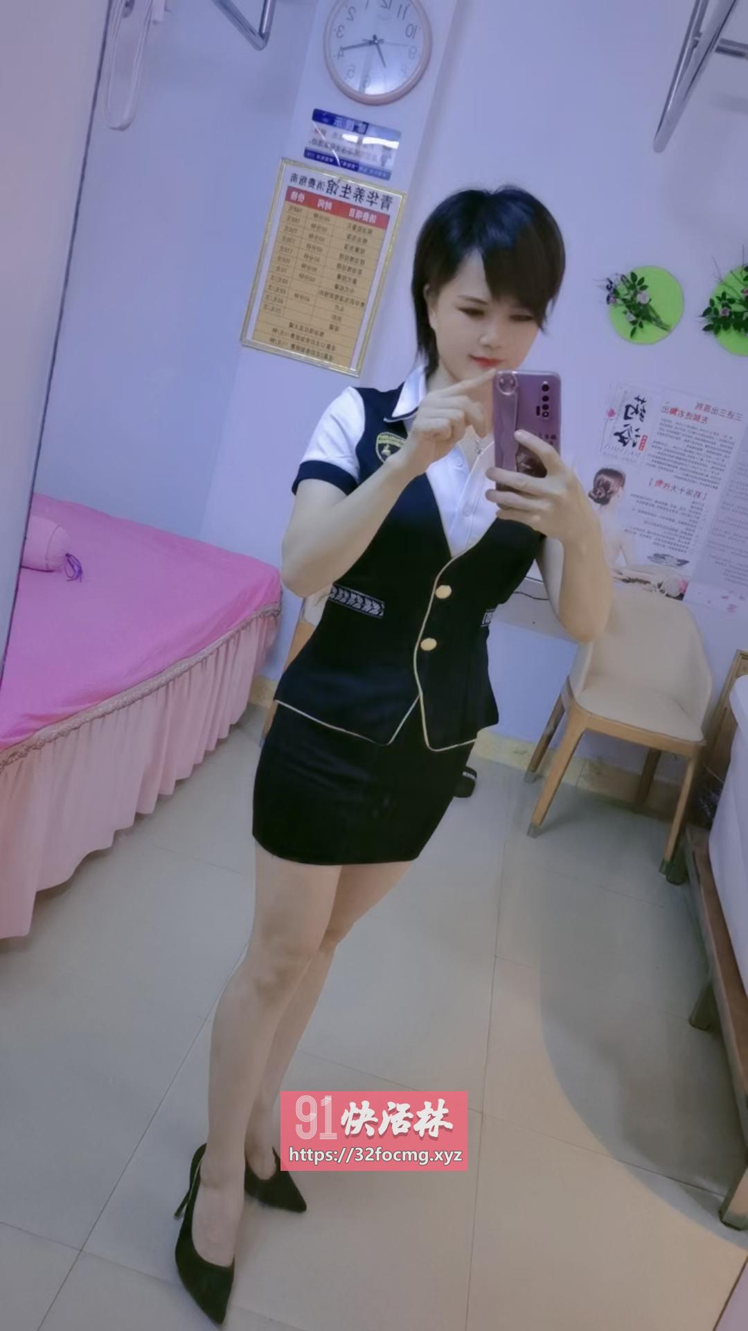 兼职御姐前凸后翘可颜射