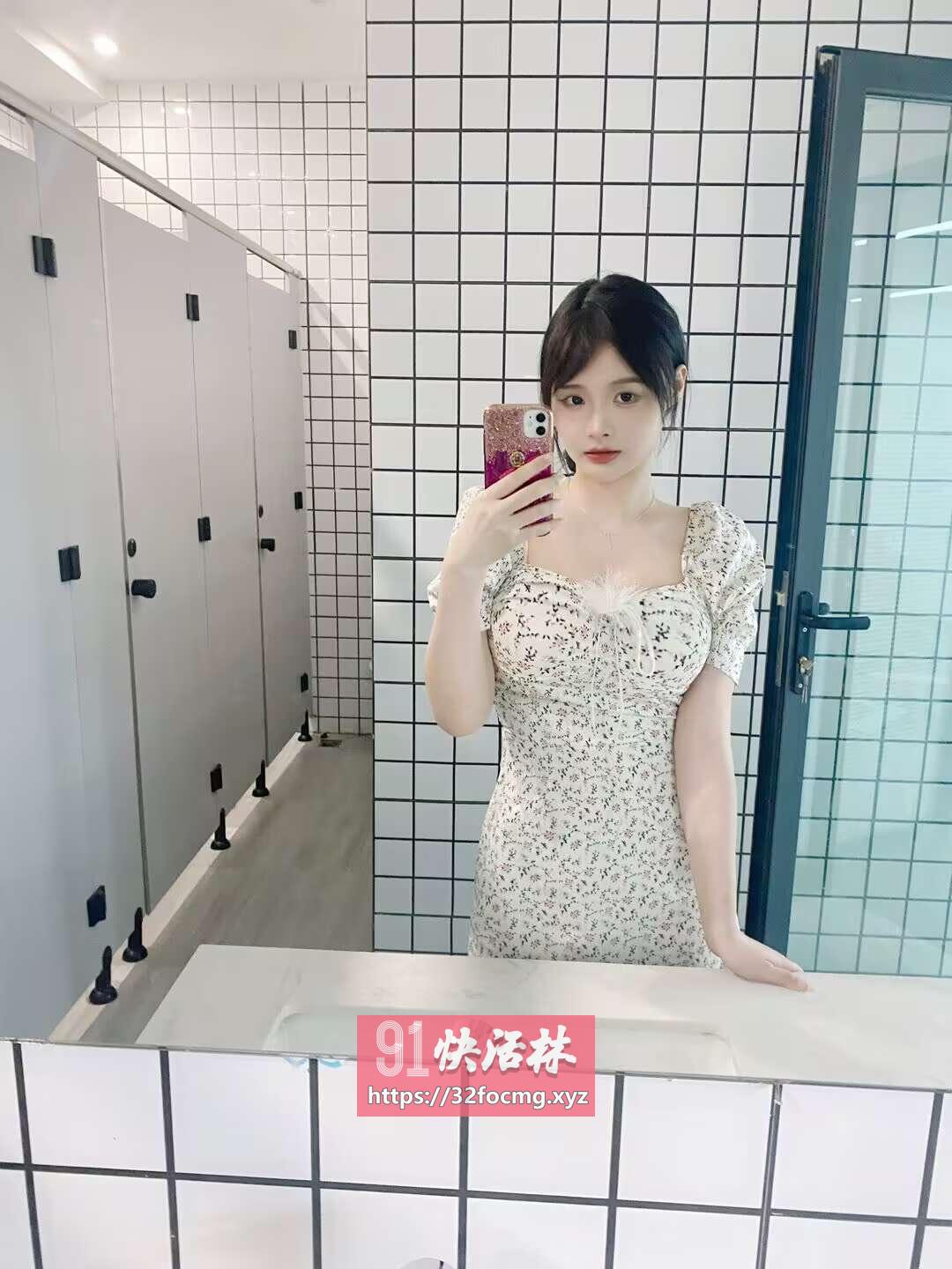 兼职迷人小美女