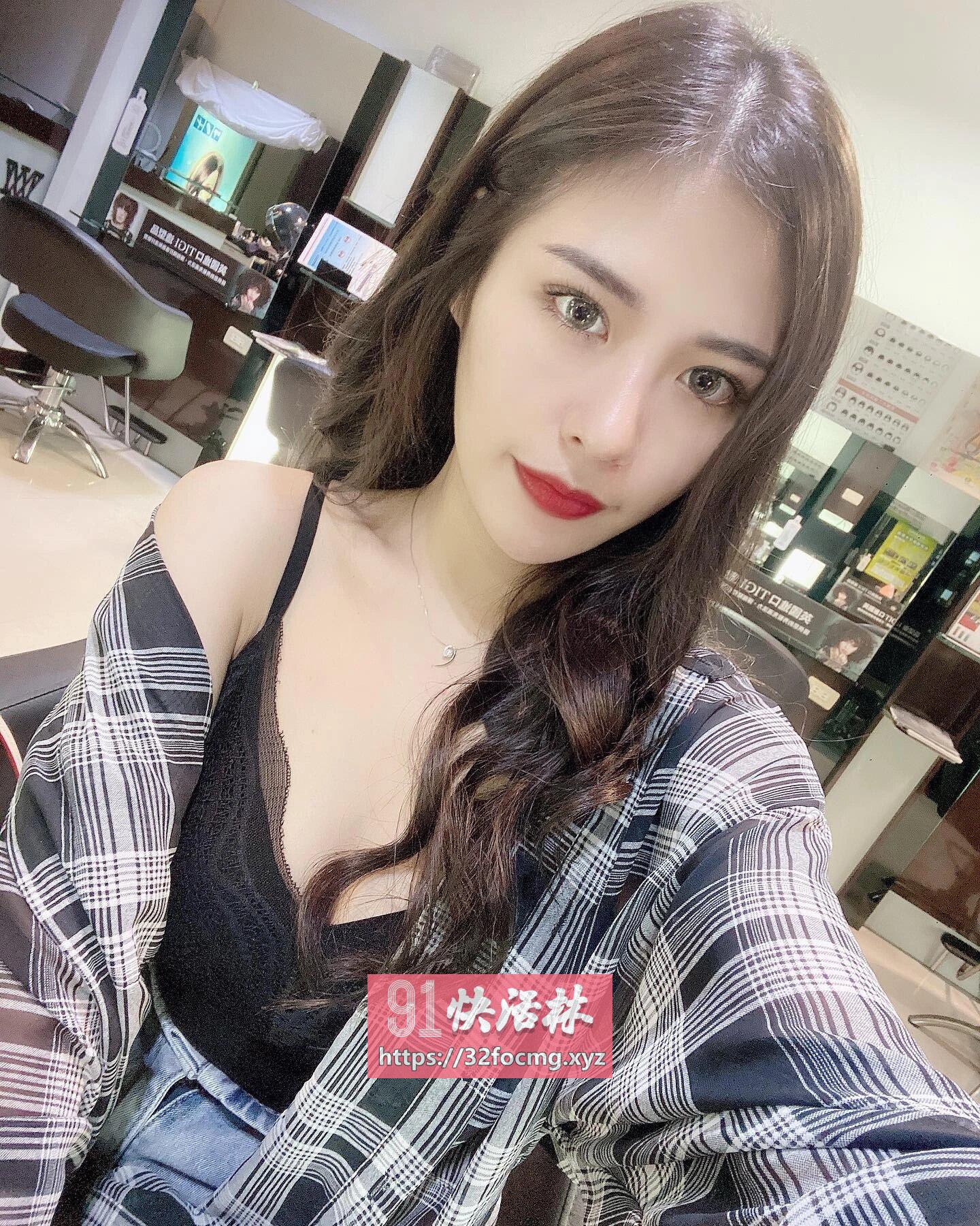 三点粉的小妹水很多是个白虎mm