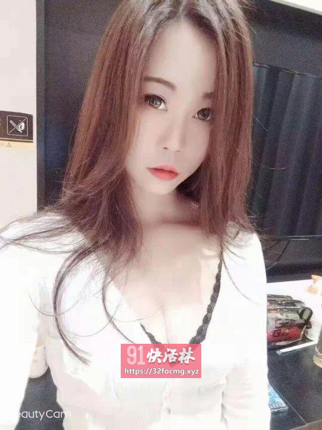 年轻美女人嫩水多，肤白貌美