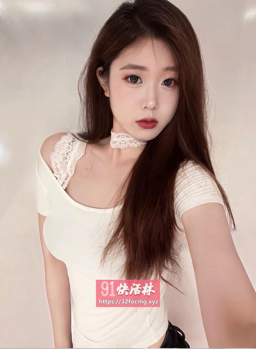反差感粉嫩妹妹