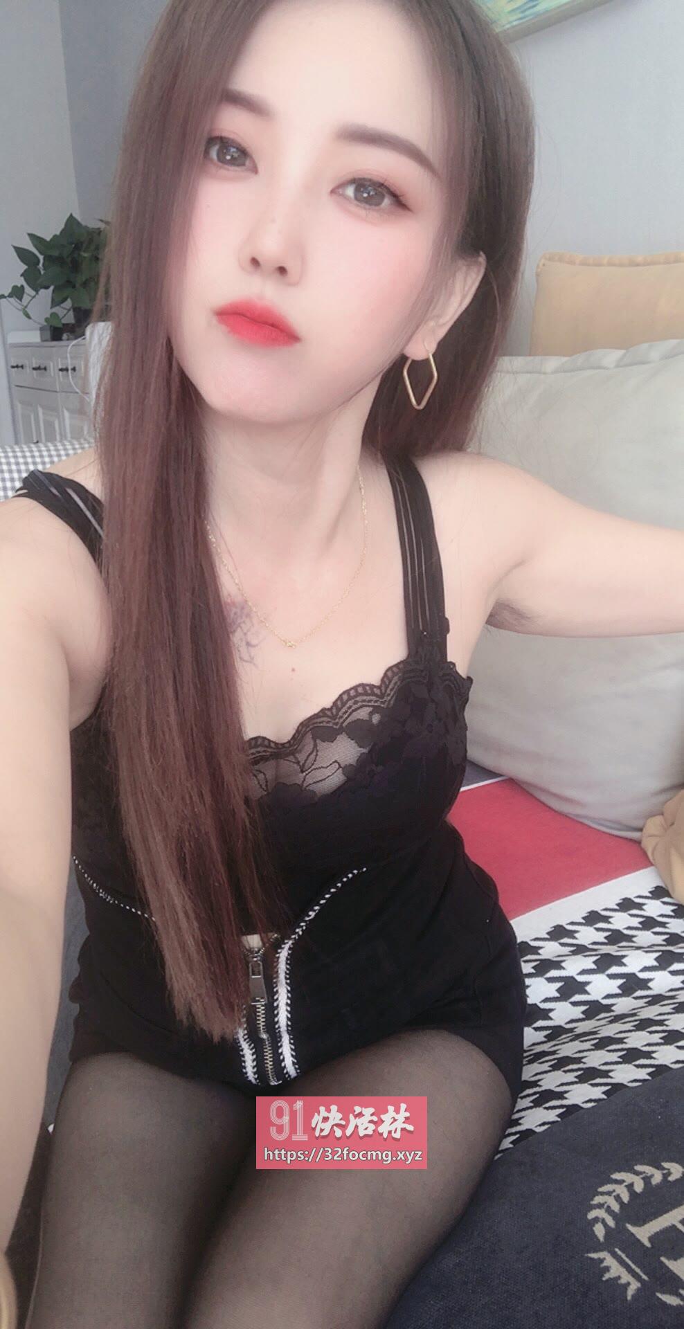 黑丝性感口活好身材不错