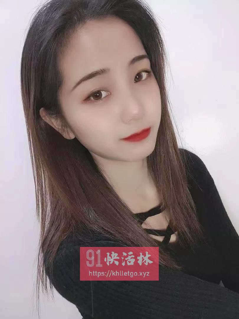 朝阳风骚年轻少女