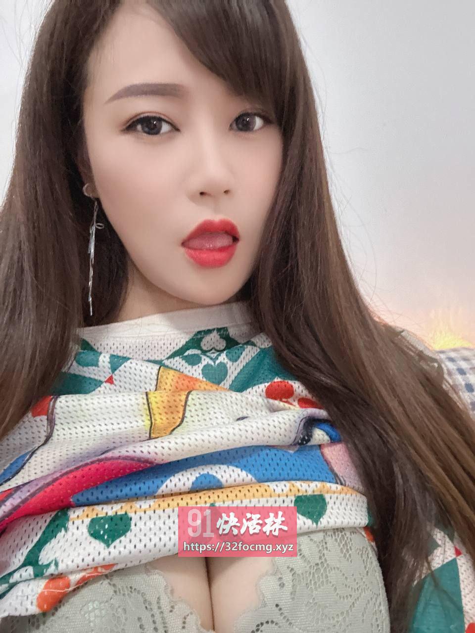 武侯大E巨乳兼职欲姐