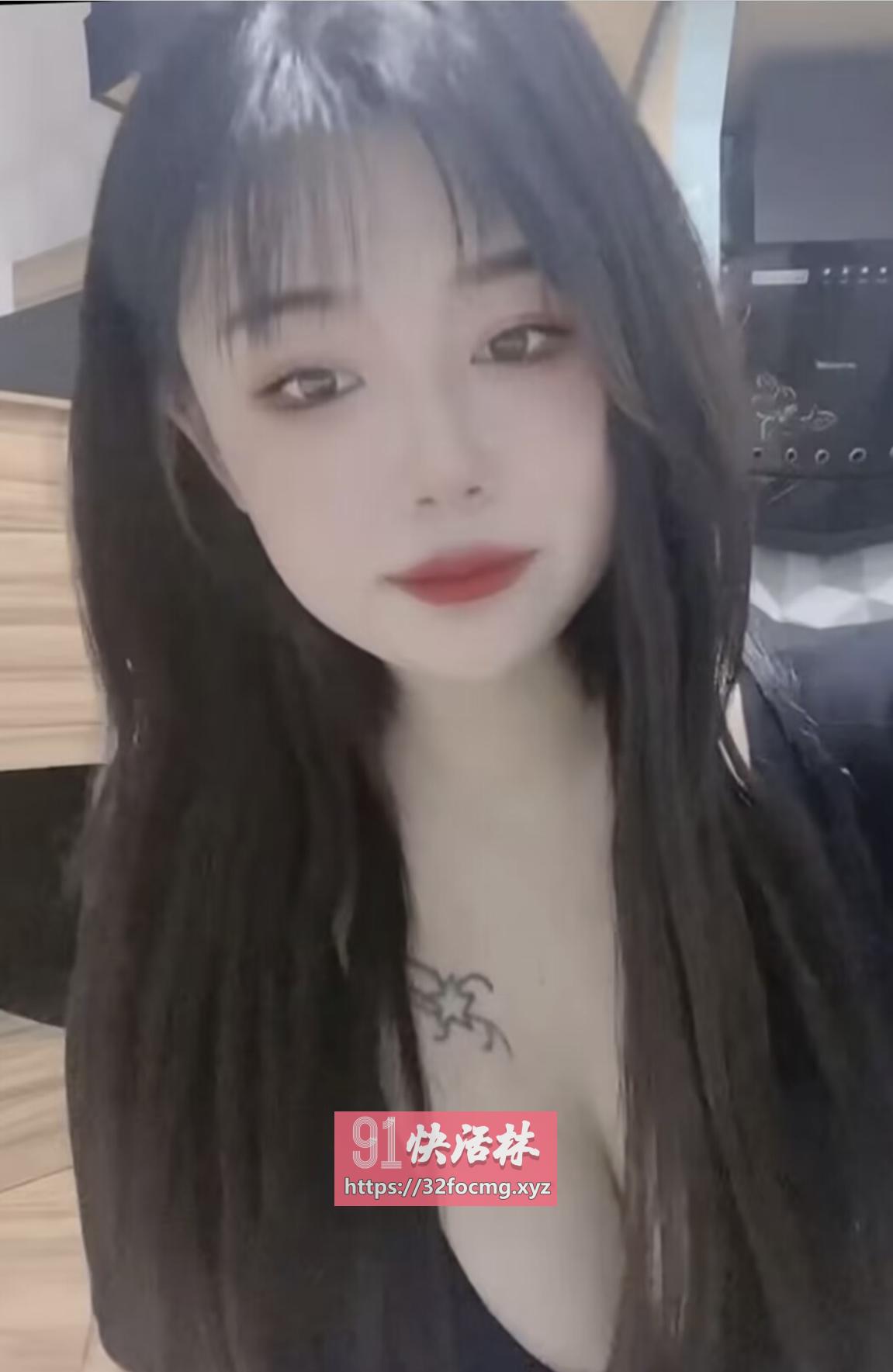 00后乖巧大胸女