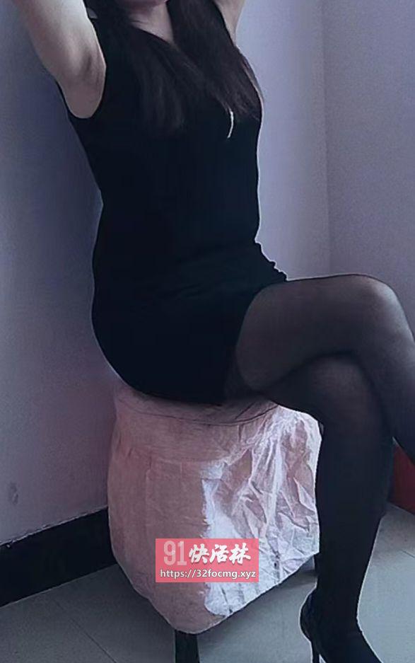 肉感邻居少妇