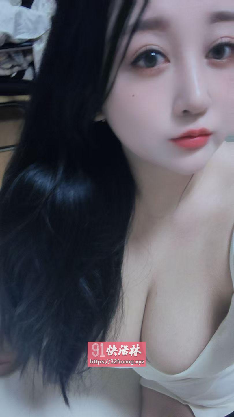 大奶骚妇小雅