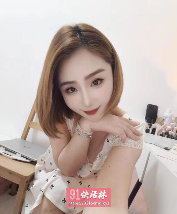 白云丝袜美腿小姐姐
